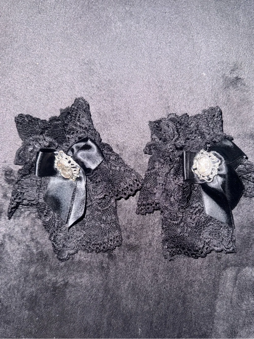 NWOT DOLLS KILL WIDOW DEEP WINTER SATIN BOW LACE GLOVES